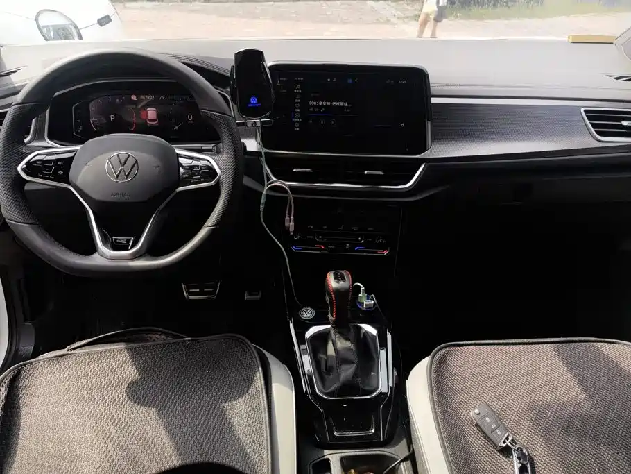 Volkswagen T-Roc — миниатюра 12