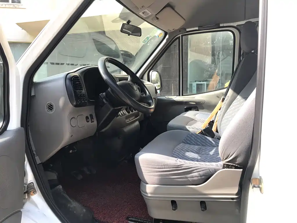 Ford Transit Classic — миниатюра 7