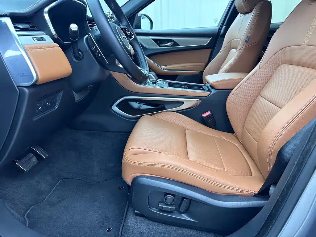 Jaguar F-PACE — миниатюра 5