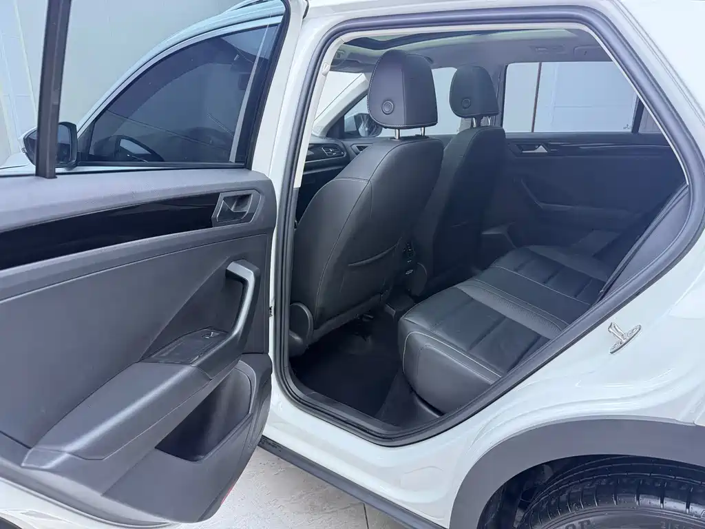 Volkswagen T-Roc — миниатюра 13
