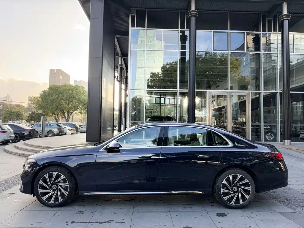 Mercedes-Benz E-Class — миниатюра 5
