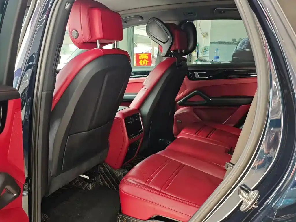 Porsche Cayenne — миниатюра 5
