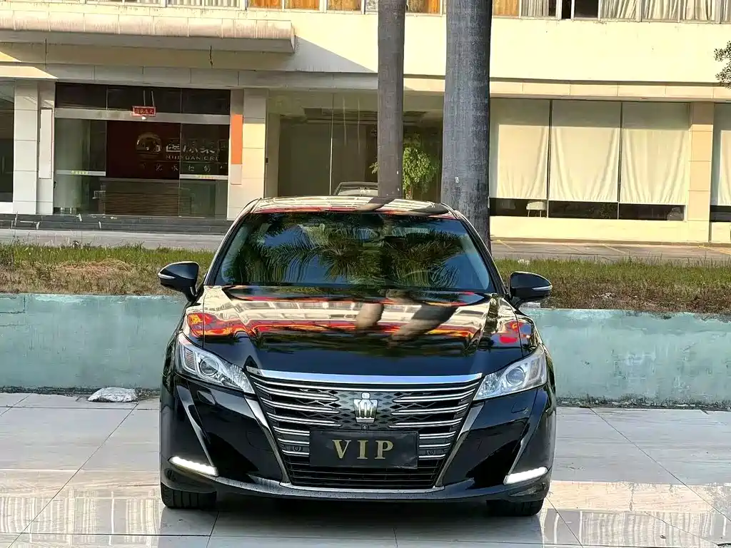 Toyota Crown — миниатюра 2