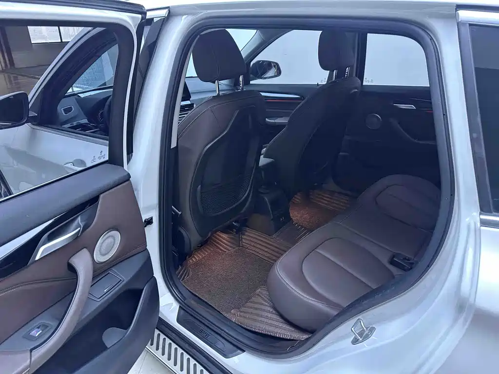 BMW X1 — миниатюра 10