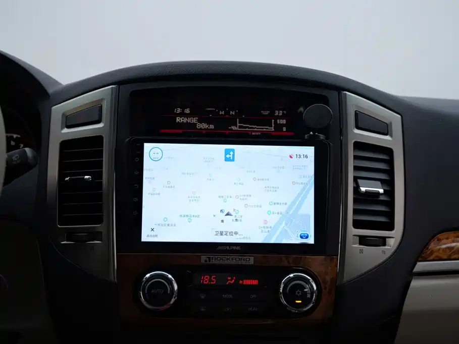 Mitsubishi Pajero (Import) — миниатюра 12