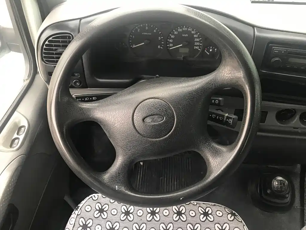 Ford Transit Classic — миниатюра 8