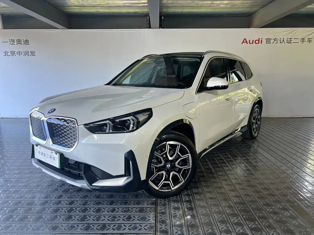 BMW iX1