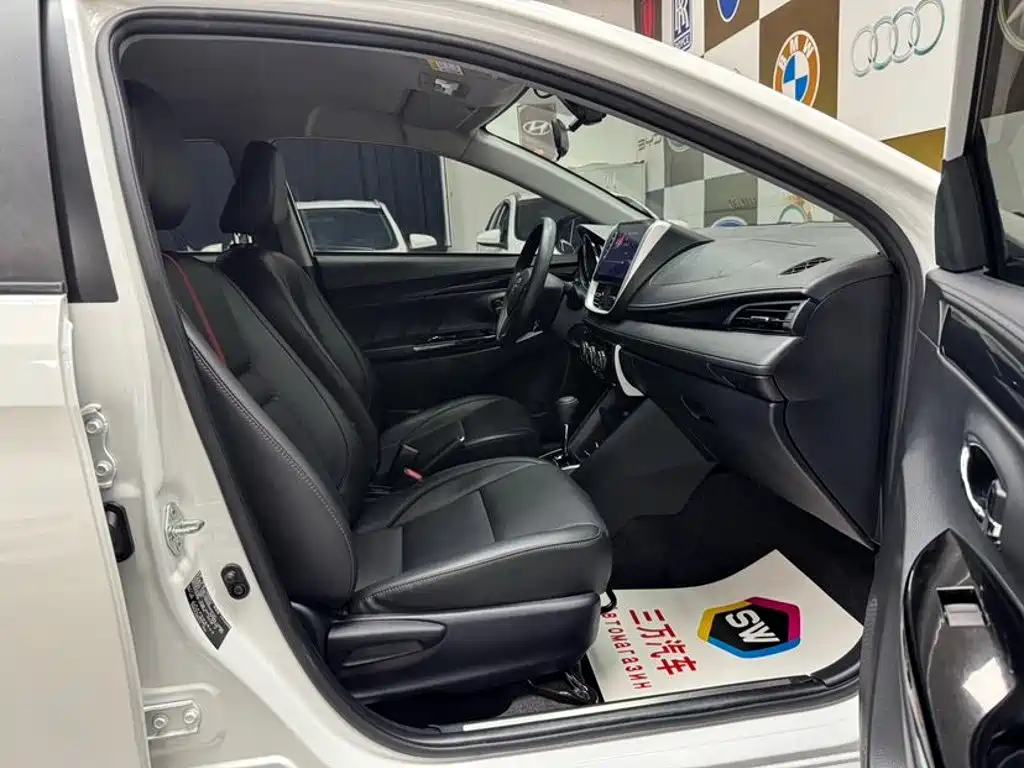 Toyota Yaris L — миниатюра 10