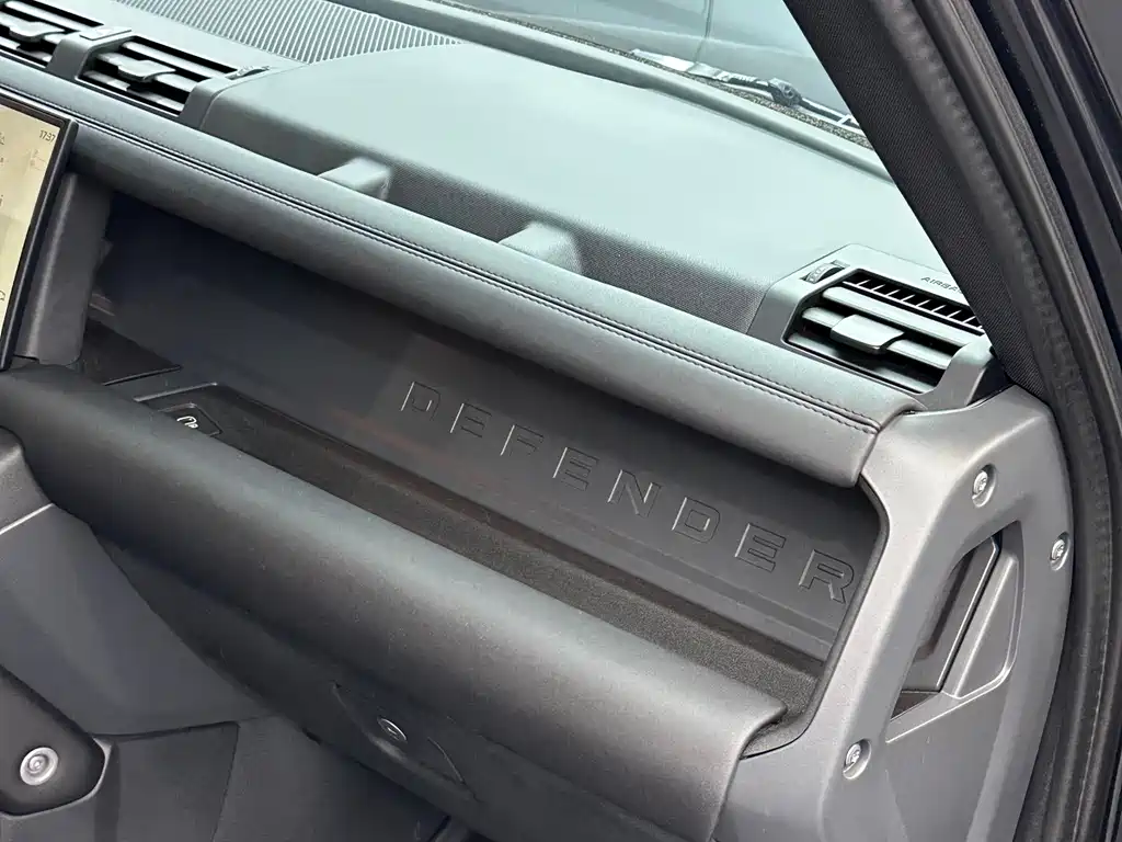 Land Rover Defender — миниатюра 34