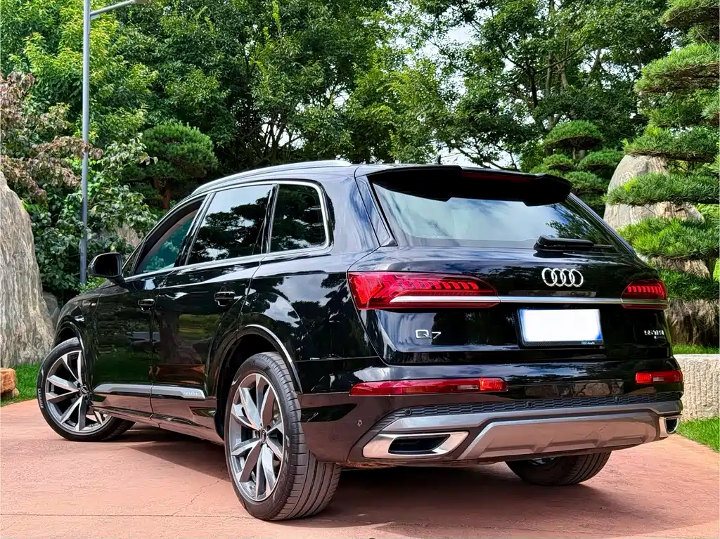 AUDI  Q7