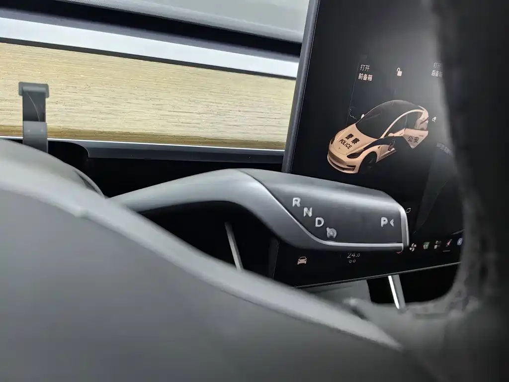 Tesla Model 3 — миниатюра 13