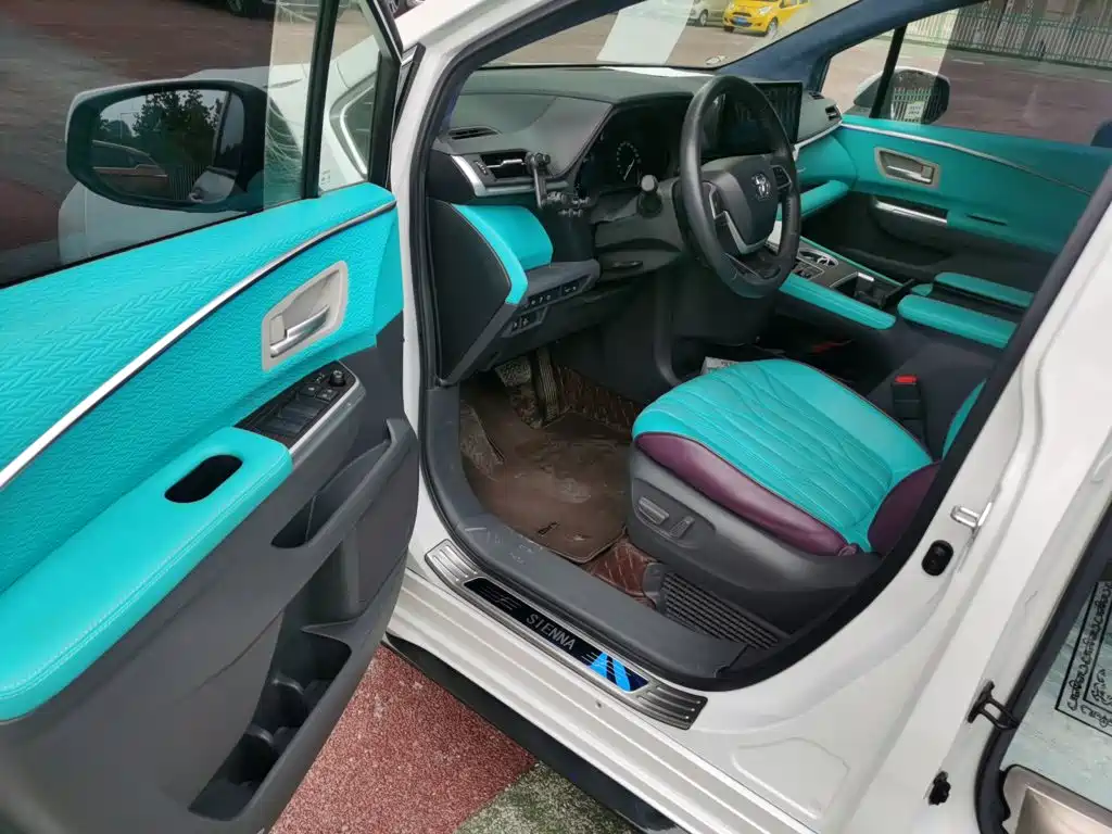 Toyota Sienna — миниатюра 12
