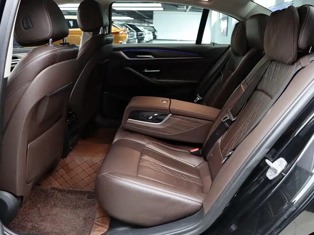 BMW 5 Series New Energy — миниатюра 18