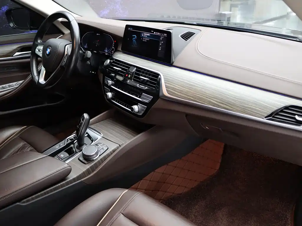 BMW 5 Series New Energy — миниатюра 14