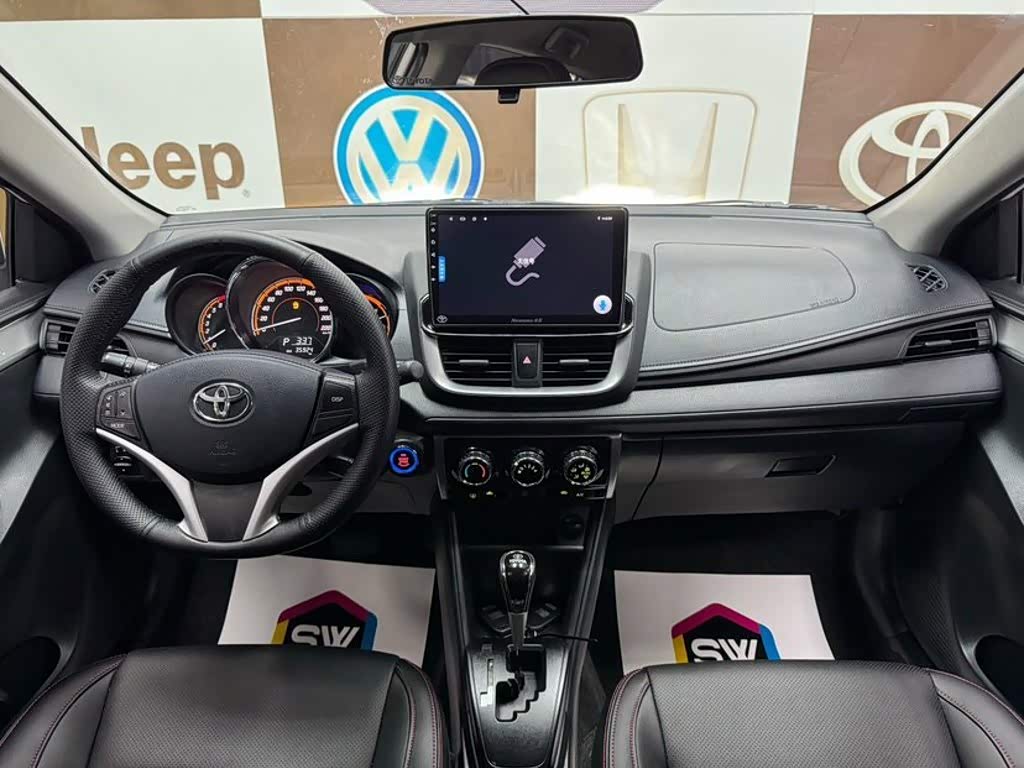 Toyota YARiS L Zhi Xuan 1.5 л 2023 г. Белый, пробег 35000 км