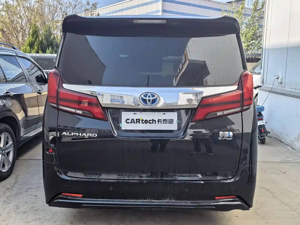 Toyota Alphard — миниатюра 8