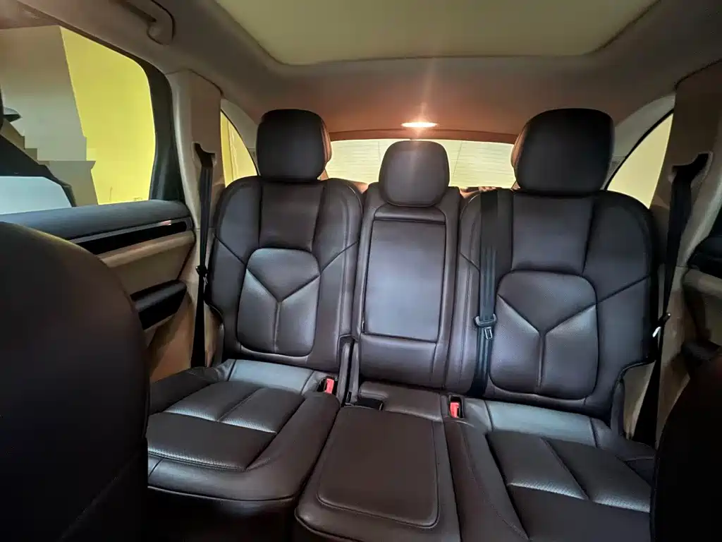 Porsche Cayenne — миниатюра 5