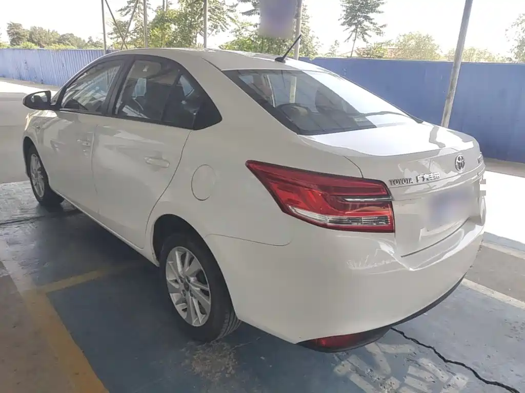 Toyota Yaris L — миниатюра 5
