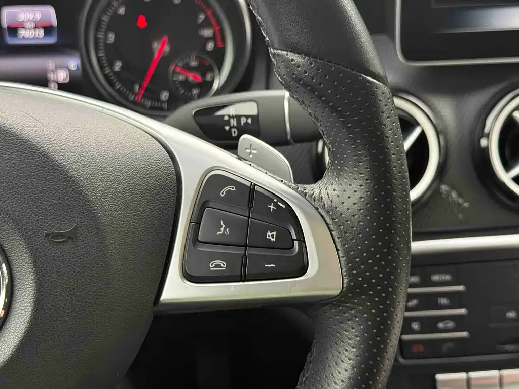 Mercedes-Benz GLA — миниатюра 16