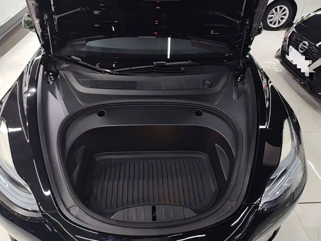 Tesla Model 3 — миниатюра 20