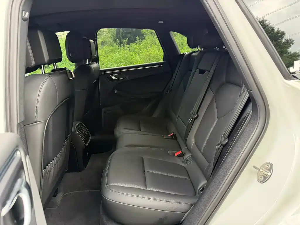 Porsche Macan — миниатюра 8
