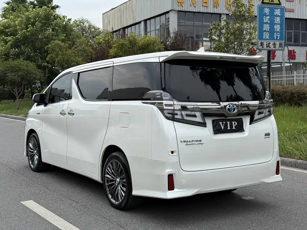 Toyota Vellfire — миниатюра 6