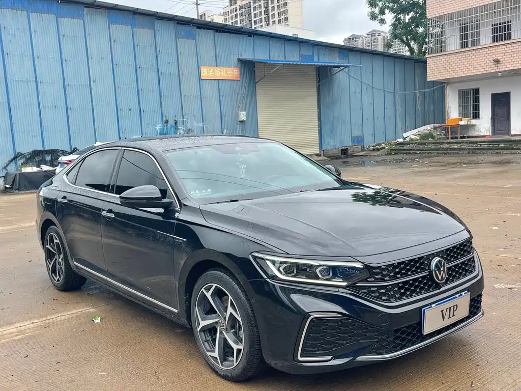 Volkswagen Passat 2023 330TSI Luxury