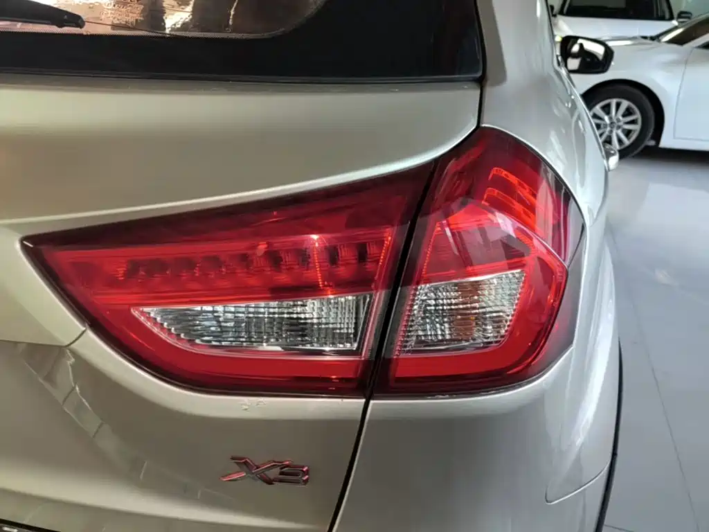 Geely Vision X3 — миниатюра 8