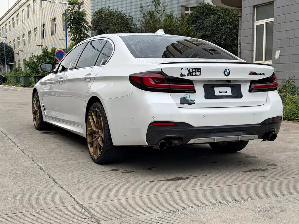 BMW 5 Series — миниатюра 16