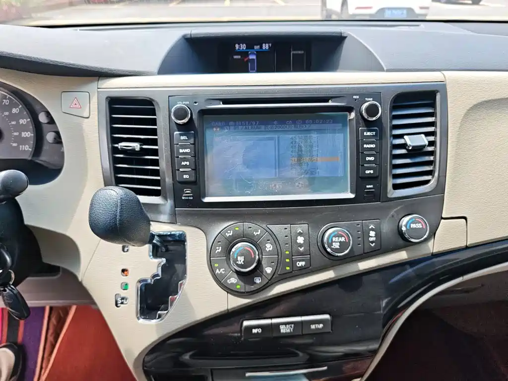 Toyota Sienna — миниатюра 15
