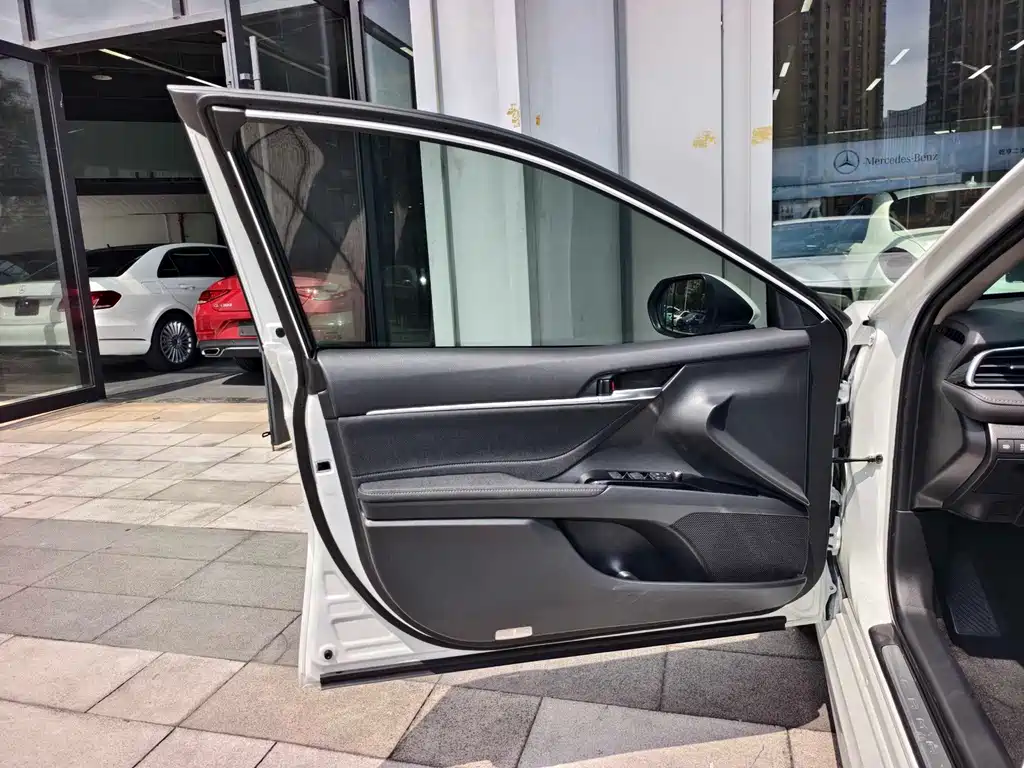 Toyota Camry — миниатюра 14