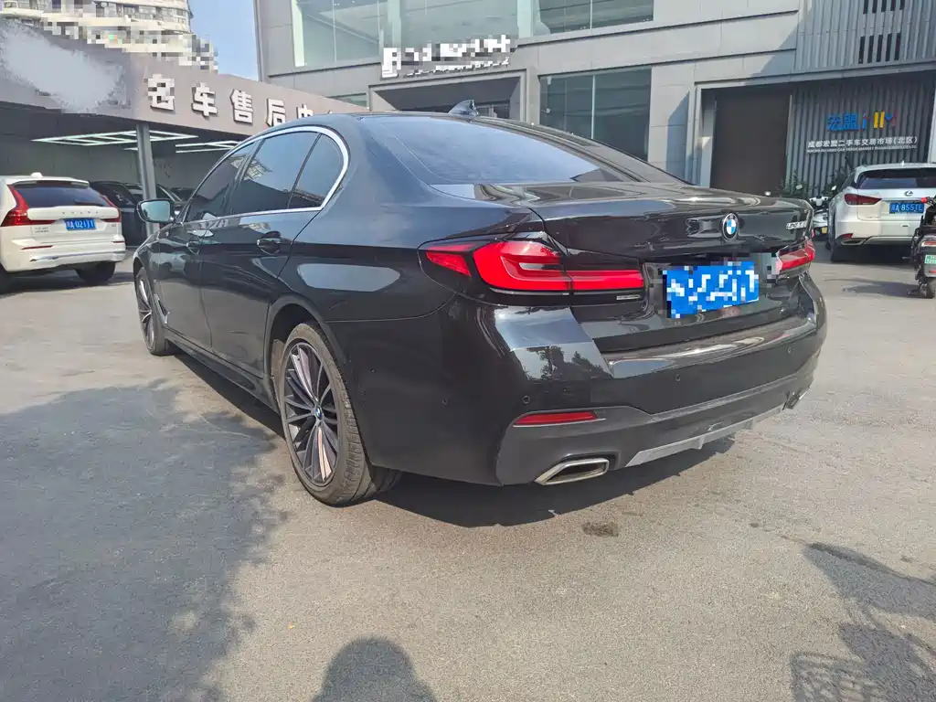 BMW 5 Series — миниатюра 8