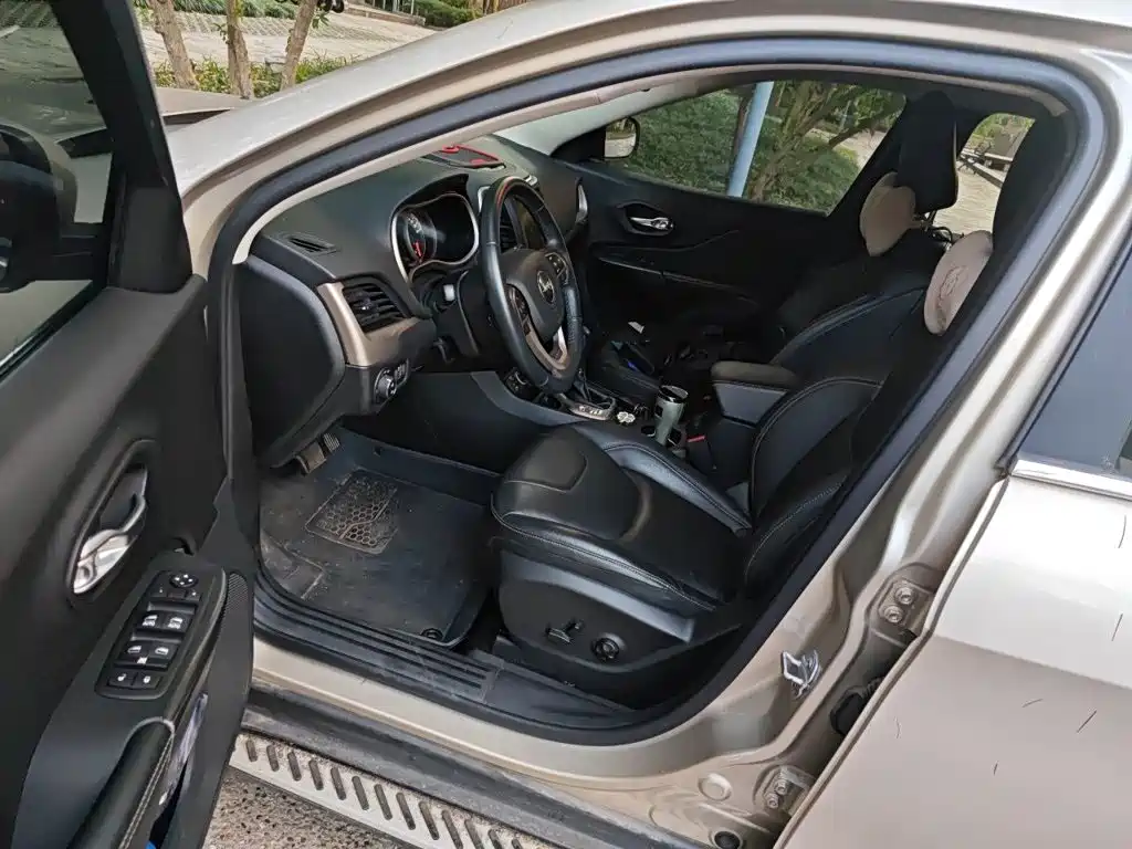 Jeep Cherokee — миниатюра 12