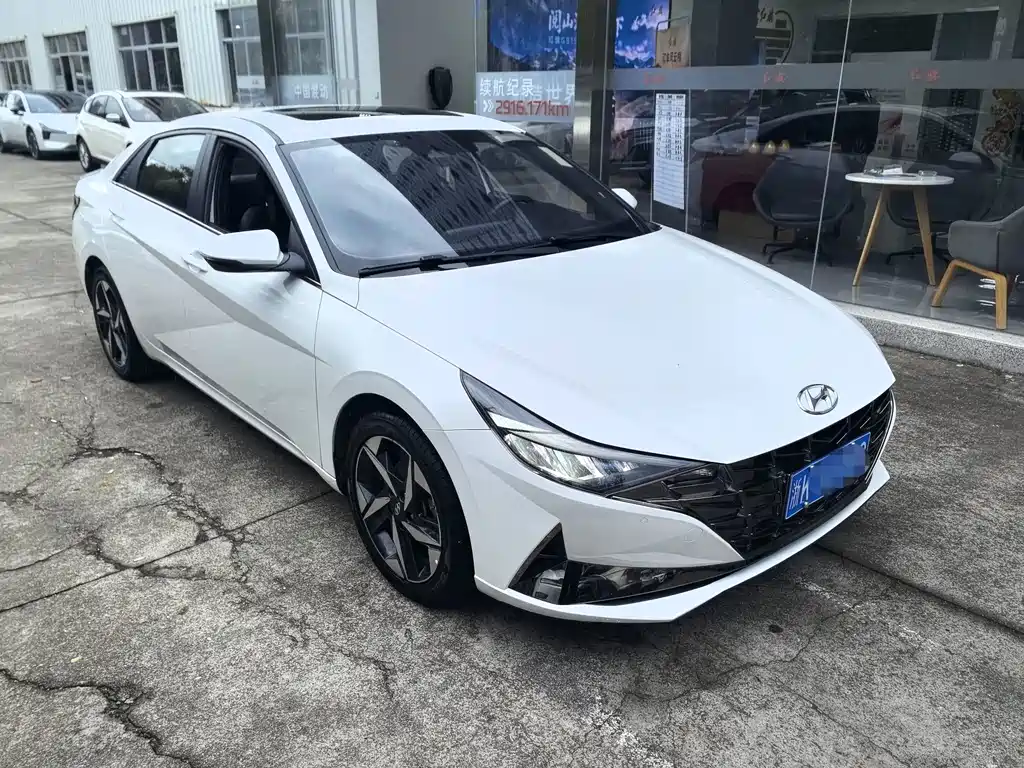 Hyundai Elantra — миниатюра 3