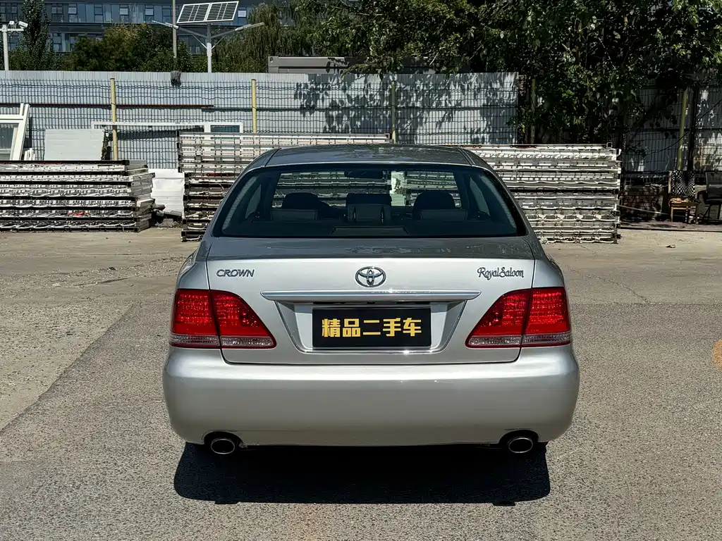 Toyota Crown — миниатюра 6