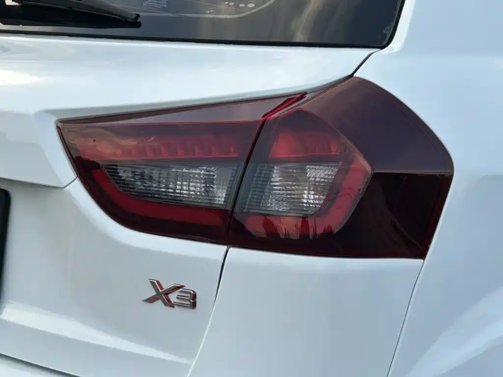 Geely Vision X3 — миниатюра 11