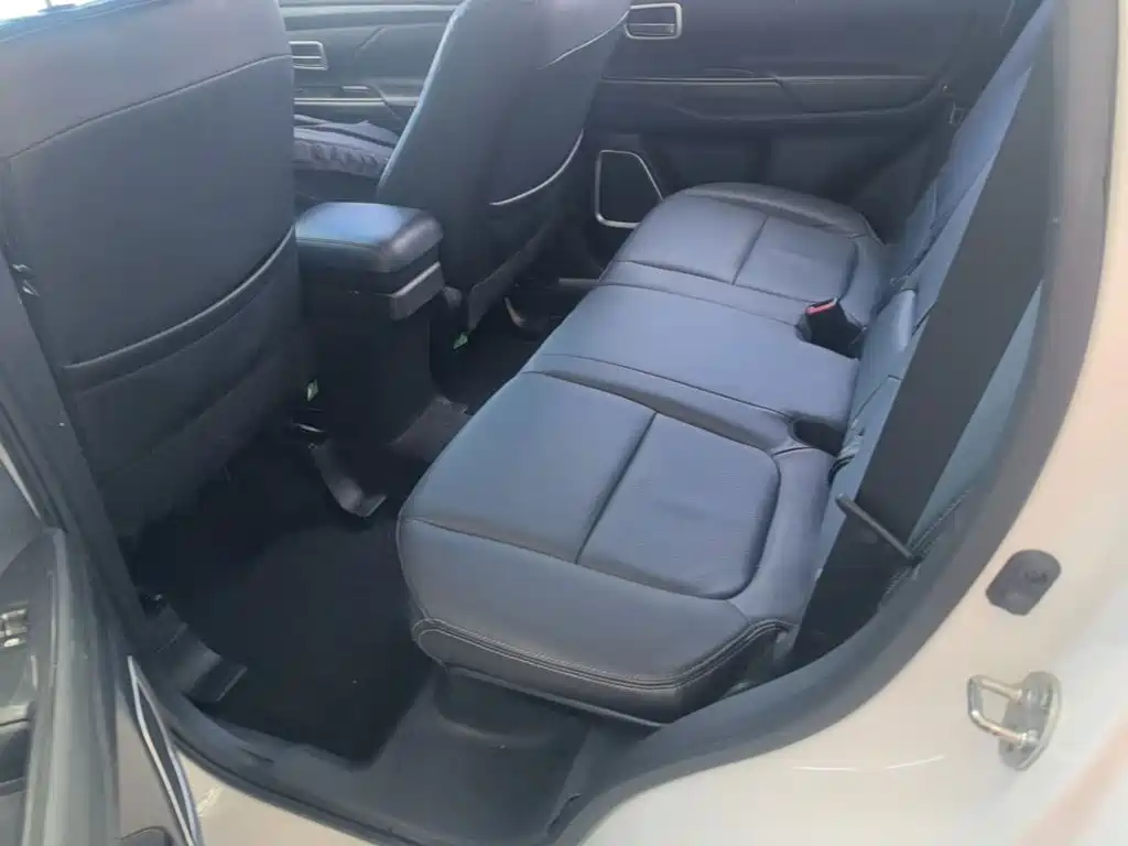 Mitsubishi Outlander — миниатюра 17