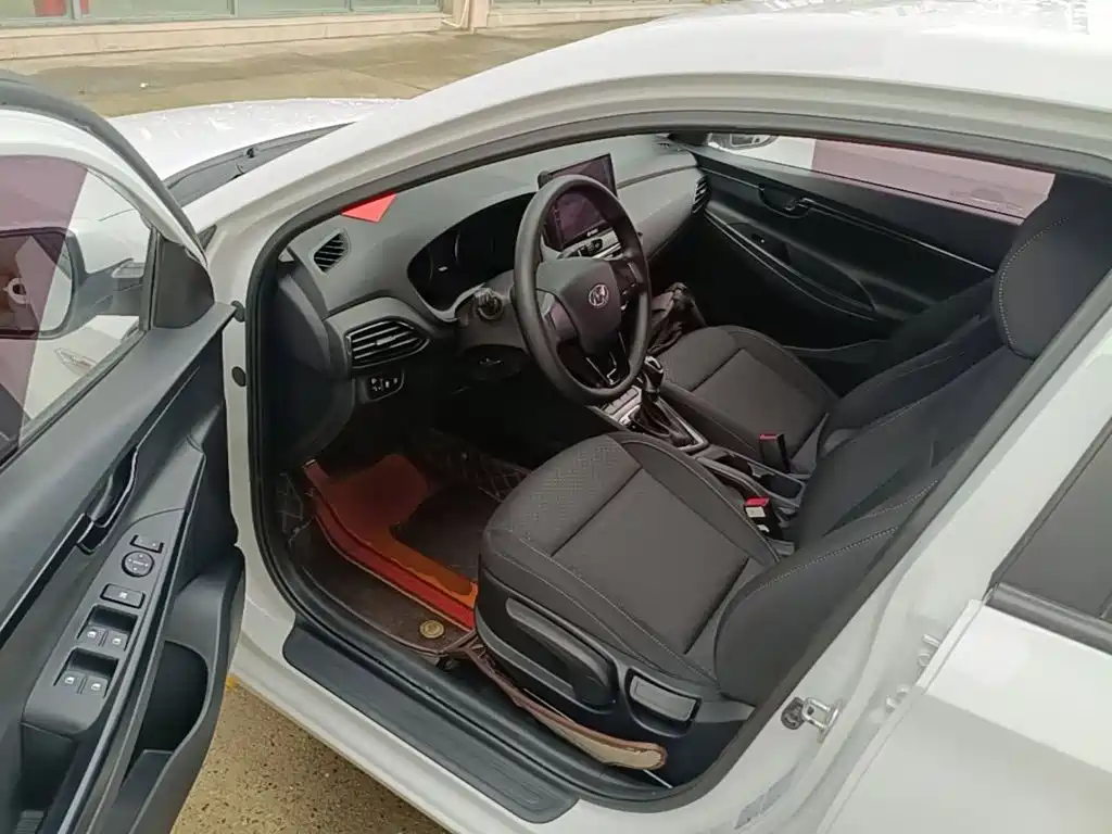 Hyundai Elantra — миниатюра 16
