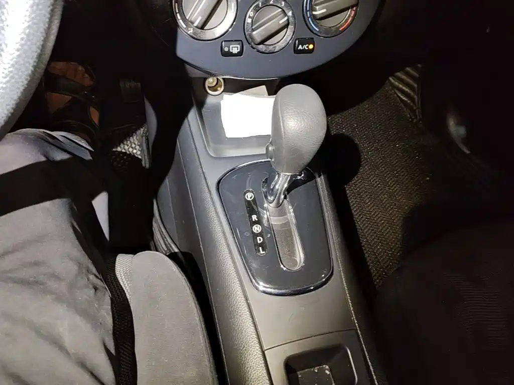 Nissan Tiida — миниатюра 14