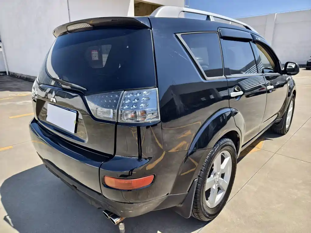 Mitsubishi Outlander (Import) — миниатюра 5