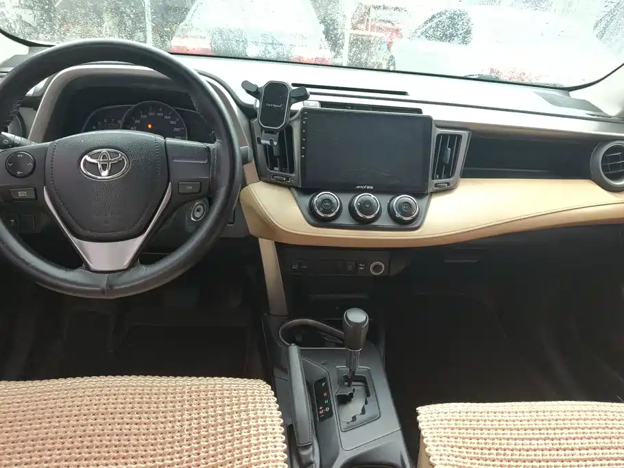 Toyota RAV4 — миниатюра 12