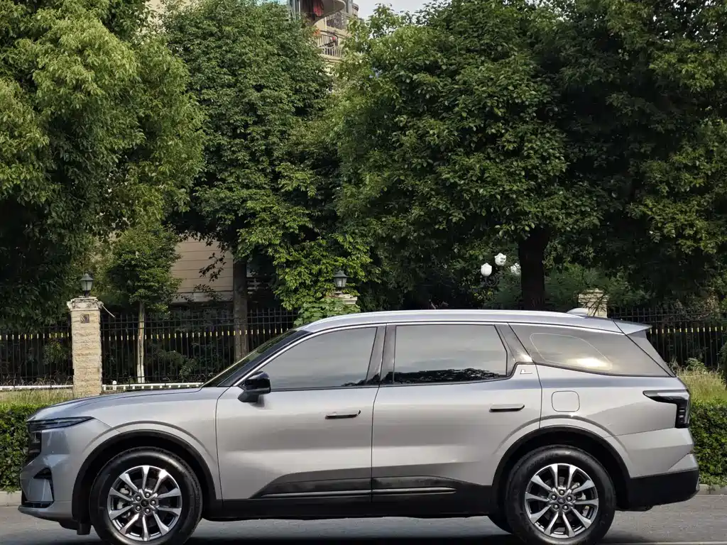 Ford Edge 2023 L 2.0T EcoBoost мест Luxury