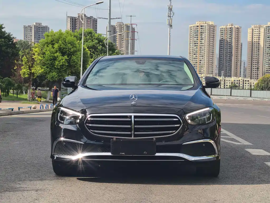 Mercedes-Benz E-Class — миниатюра 2