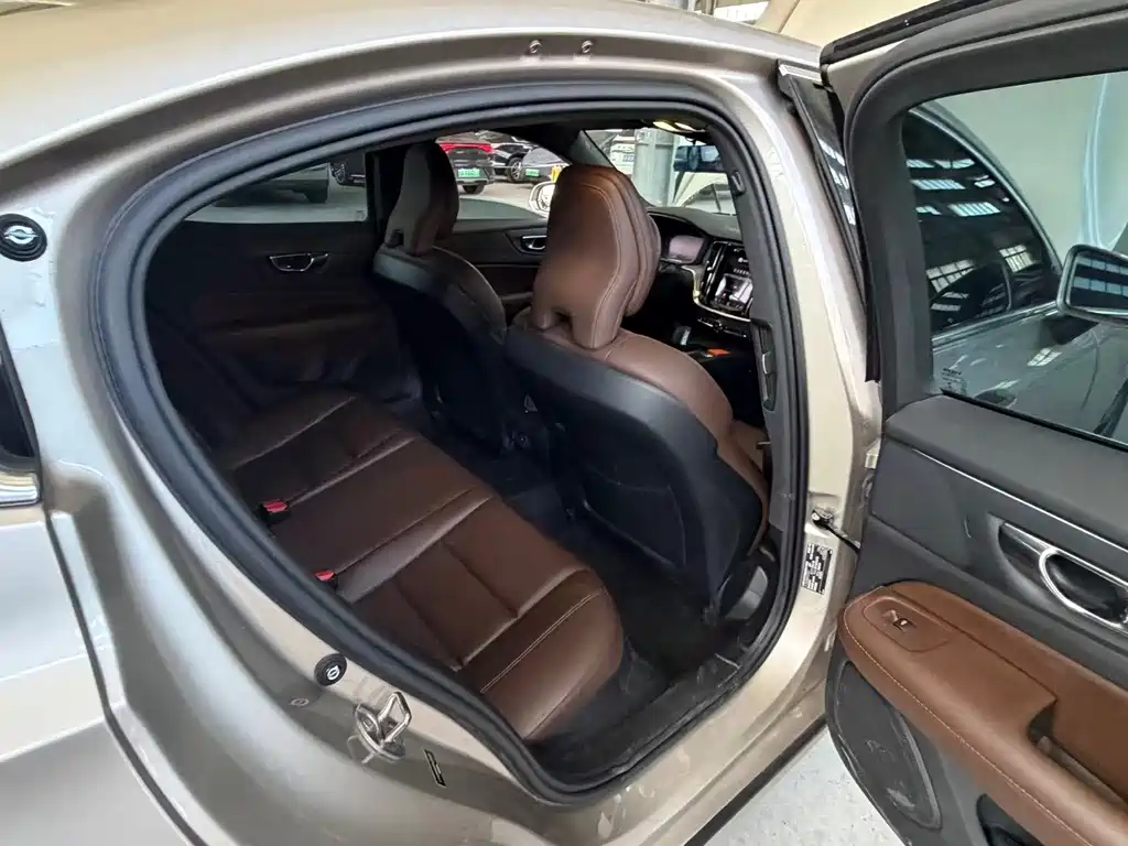Volvo S60 — миниатюра 3