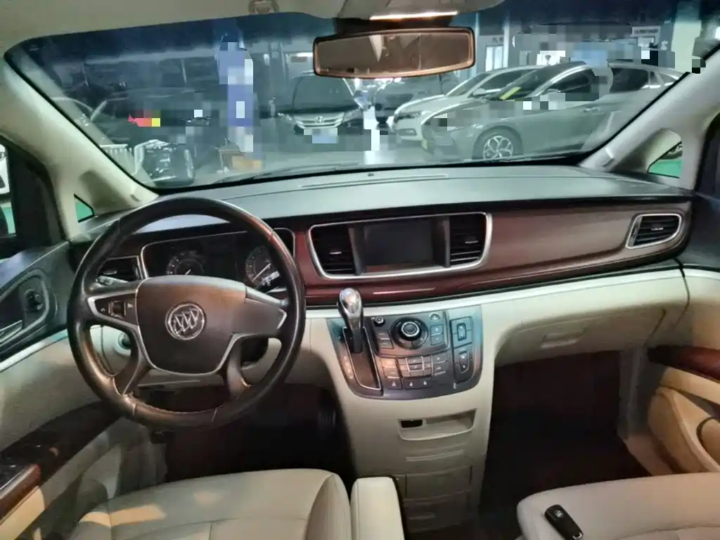 Buick GL8 — миниатюра 10