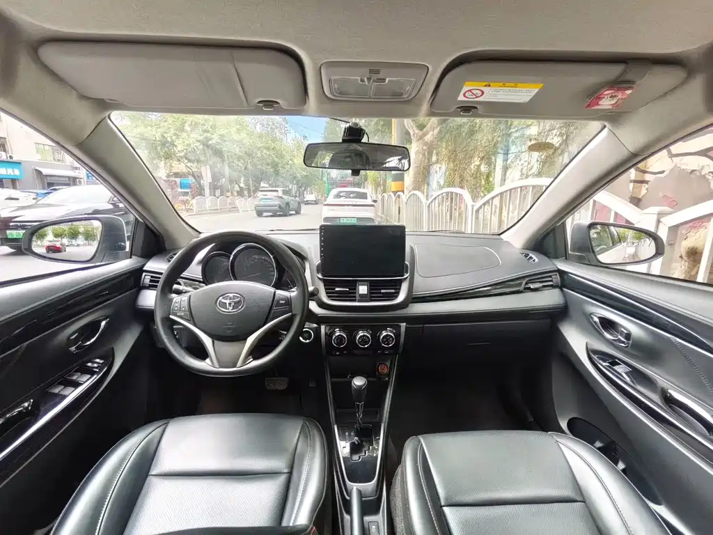 Toyota Yaris L — миниатюра 7