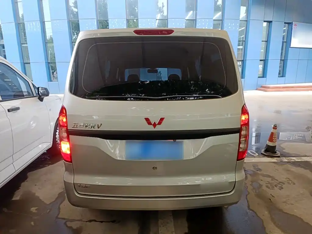 Wuling Hongguang V — миниатюра 6