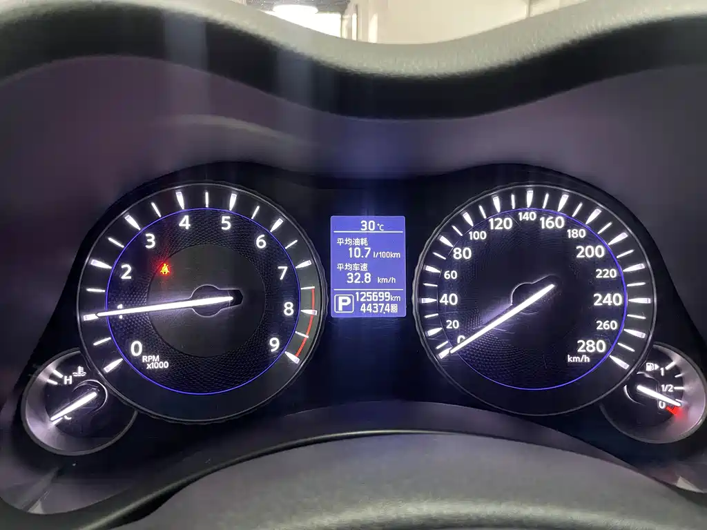 Infiniti Q70 — миниатюра 10