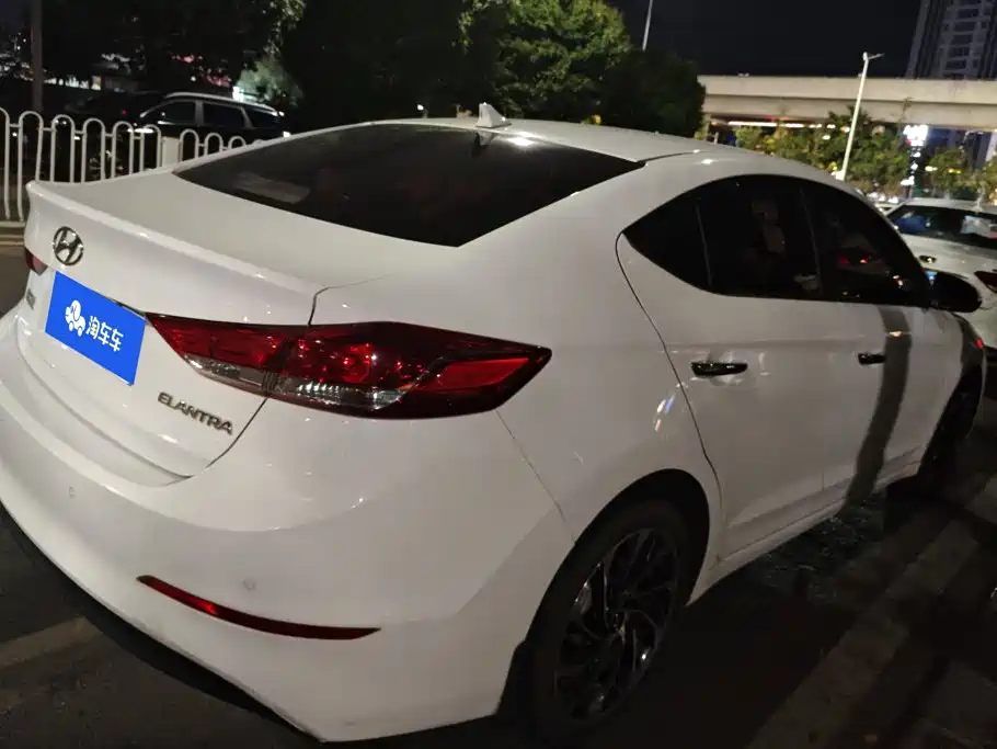Hyundai Elantra — миниатюра 3