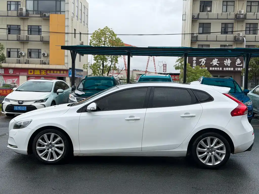 Volvo V40 — миниатюра 8